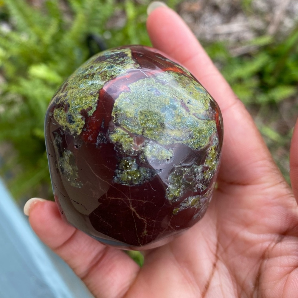 Dragons Blood Jasper Skull Carving - Picture 10 of 10